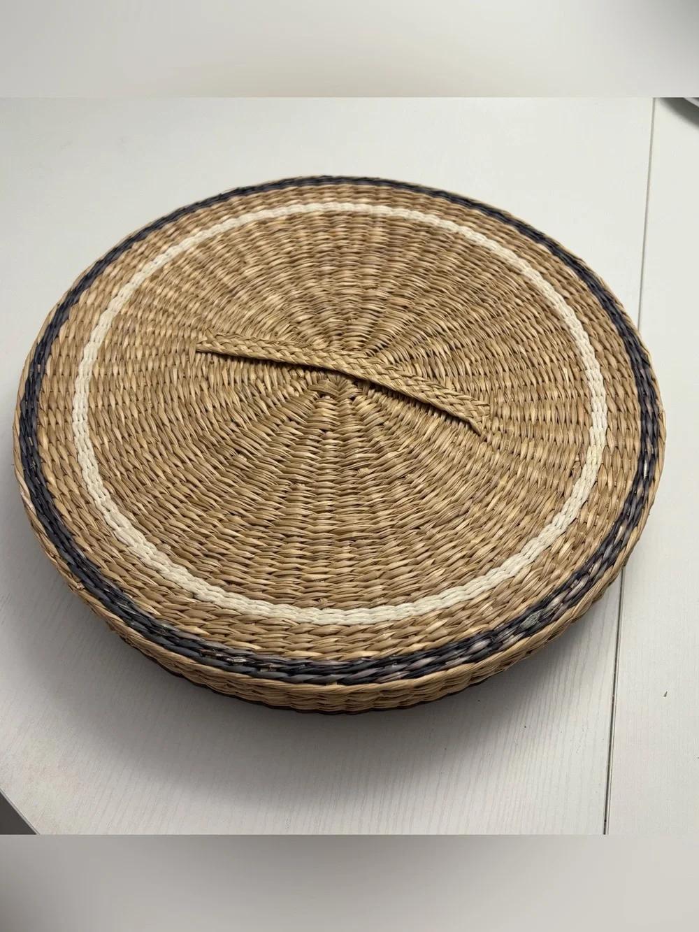 Pottery Barn Woven Seagrass Placemats Set of 6 with Lidded Holder (1 Mismatched)